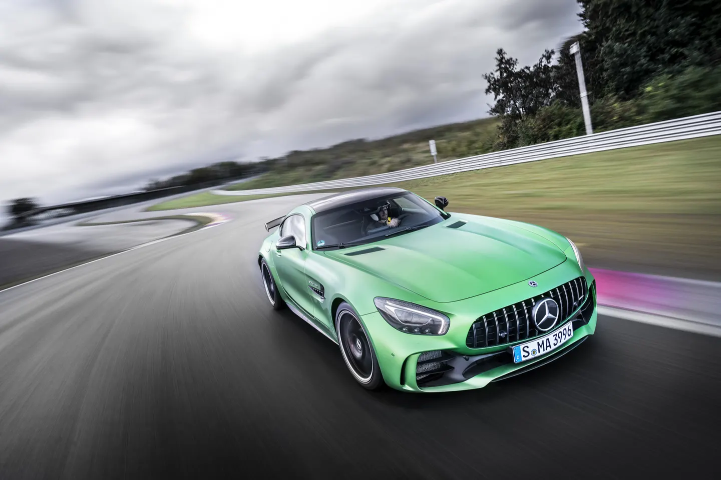 Mercedes AMG GT R 